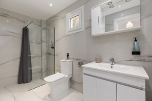 Apartamento família, 3 quartos, sacada | Banheiro