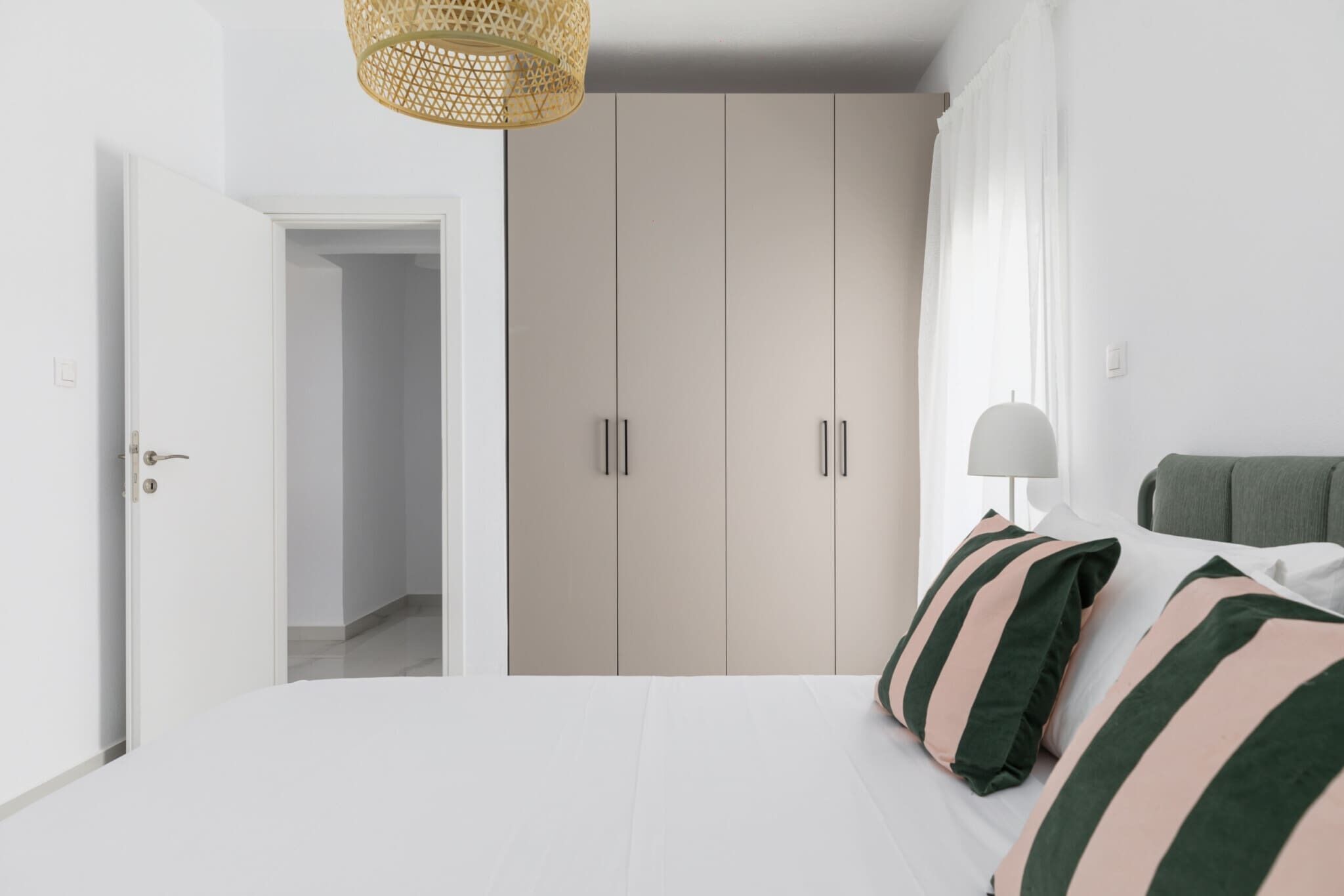 Apartamento conforto, 1 quarto, sacada | Cortinas blackout, quartos à prova de som, ferros/tábuas de passar roupa