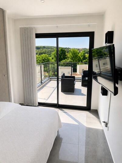 Magnificent villa with golf view 20 min from the sea and 10min from the center of Montpellier