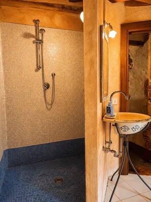Doccia, asciugacapelli, bidet, asciugamani
