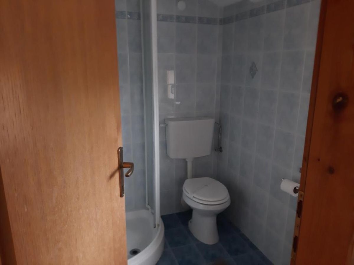 Monolocale Classic, balcone, vista giardino | Bagno
