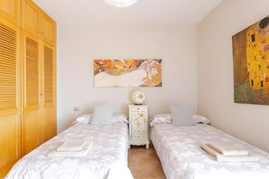 Iron/ironing board, WiFi, bed sheets