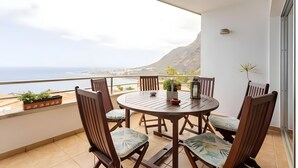 Outdoor dining - Family villa Green House - Private pool - Garden - Tenerife North Bajamar (Bajamar)
