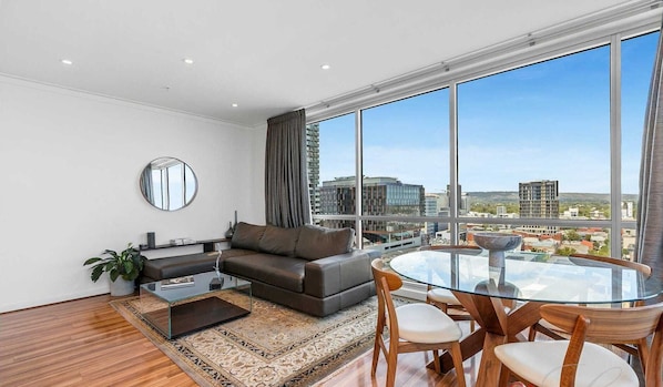 Living area - Adelaide Central Skyline Panoramic Suite Four (Adelaide)