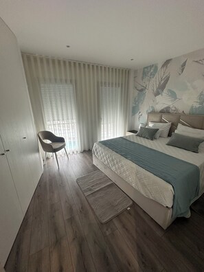 Een strijkplank/strijkijzer, gratis wifi, beddengoed