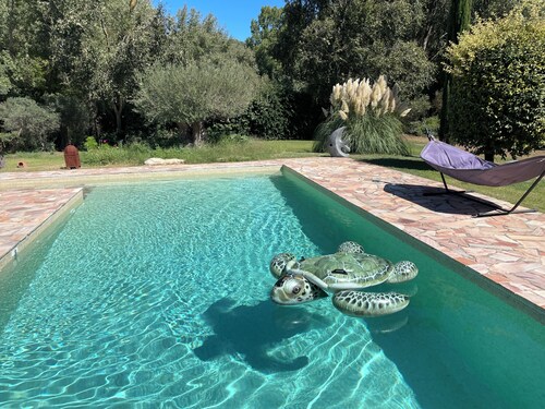 A 15 min d'Aix-en-Provence : Charmant cottage avec piscine chauffée en saison