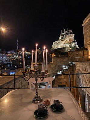 Outdoor dining - Historic Cave Home Facing Majestic Ortahisar Castle (Nevsehir)