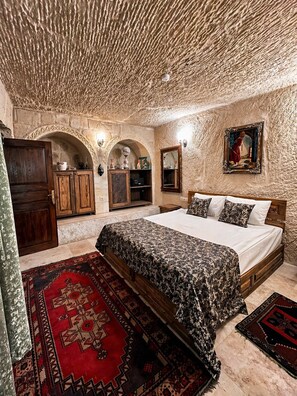 Room - Historic Cave Home Facing Majestic Ortahisar Castle (Nevsehir)