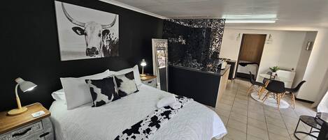 2 bedrooms, internet, bed sheets