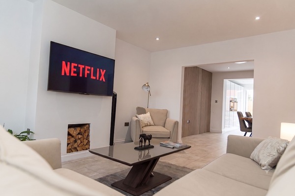 Comfortable living room with smart 55-inch TV. Seating for up to five guests