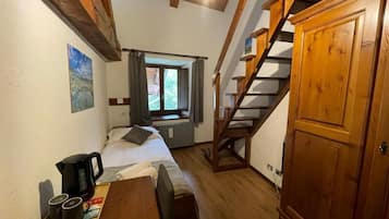 Twin Room, Mountain View | Desk, laptop workspace, free WiFi, wheelchair access