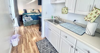 Delightful condo with AC in vibrant Honolulu perfect for your stay