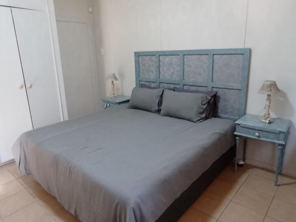 Chambre Classique, 1 très grand lit, non-fumeurs, service de ménage | Fer et planche à repasser, Wi-Fi gratuit