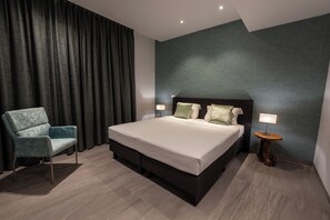 Deluxe appartement, 3 slaapkamers, gedeeltelijk uitzicht op oceaan | Een strijkplank/strijkijzer, gratis wifi