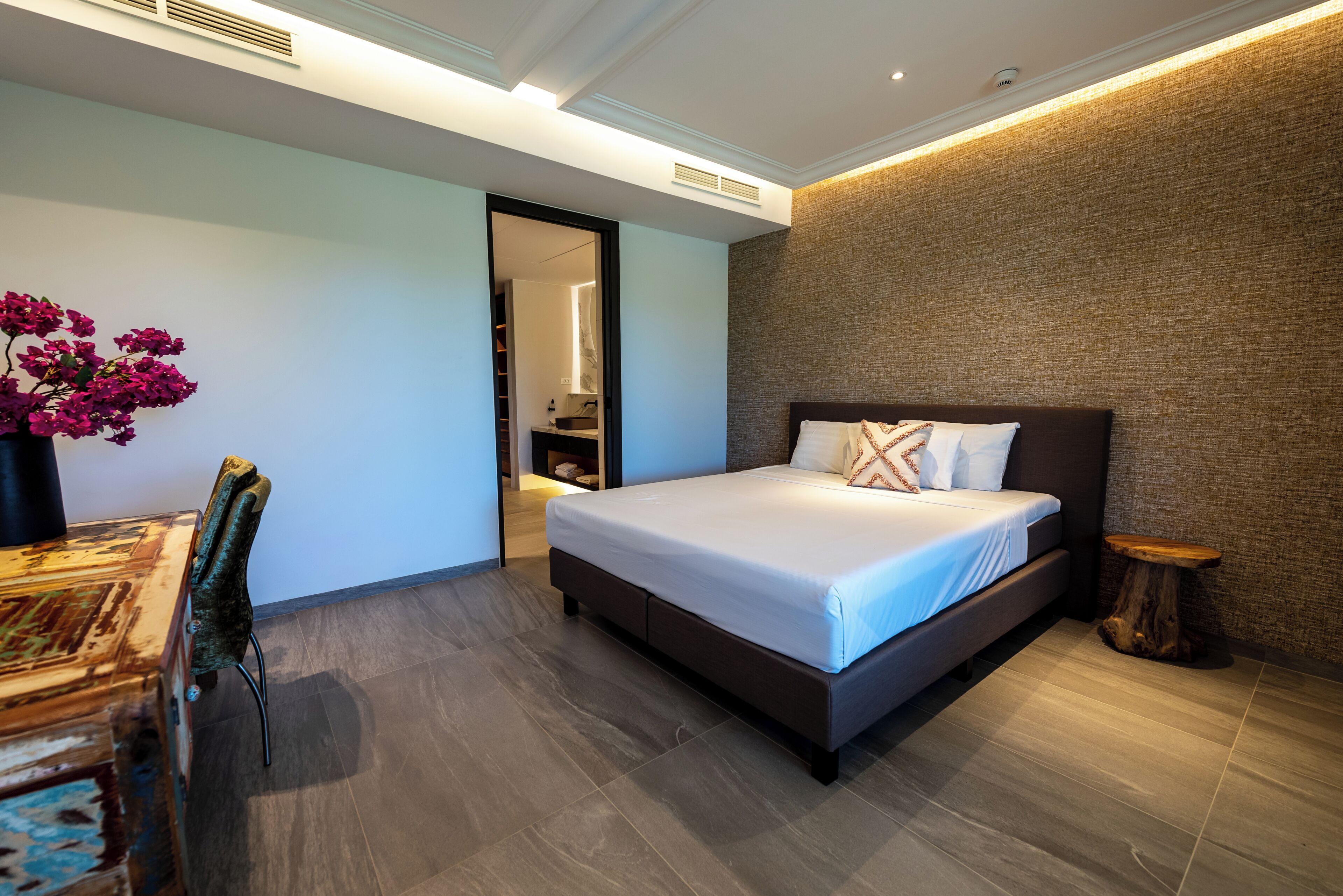 Deluxe Apartment, 3 Bedrooms, Partial Ocean View