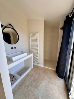 Interior - New Villa VISTA, dominant sea view (Cavalaire-sur-Mer)