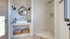 Shower, hair dryer, towels, soap - New Villa VISTA, dominant sea view (Cavalaire-sur-Mer)