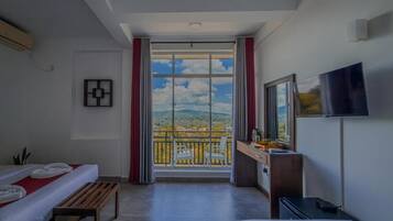 Deluxe Double Room, Balcony, Mountain View | Laptop workspace