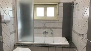 Classic-Vierbettzimmer | Badezimmer