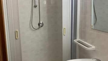 Basic-Doppelzimmer | Badezimmer