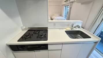 Appart'hôtel Confort (501) | Cuisine privée | Grand réfrigérateur, micro-ondes