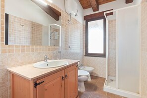 Bathroom - Modern apartment in the heart of Cabras - close to the beach & comfort (Cabras)