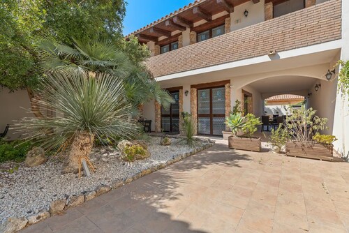Modern apartment in the heart of Cabras - close to the beach & comfort