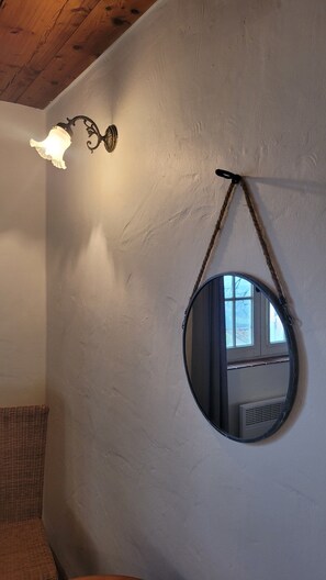 Interior - Bed and Breakfast 'La Colline' with Mountain View, Shared Terrace and Wi-Fi (Bargème)