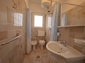 Bathroom - Bright ground-floor retreat near the sea (Lignano Sabbiadoro)
