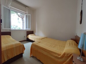 Room - Sunny first-fFloor beachside retreat (Lignano Sabbiadoro)