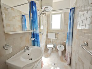 Bathroom - Sunny first-fFloor beachside retreat (Lignano Sabbiadoro)