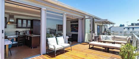 Appartement, 2 chambres, balcon | Restauration en plein air