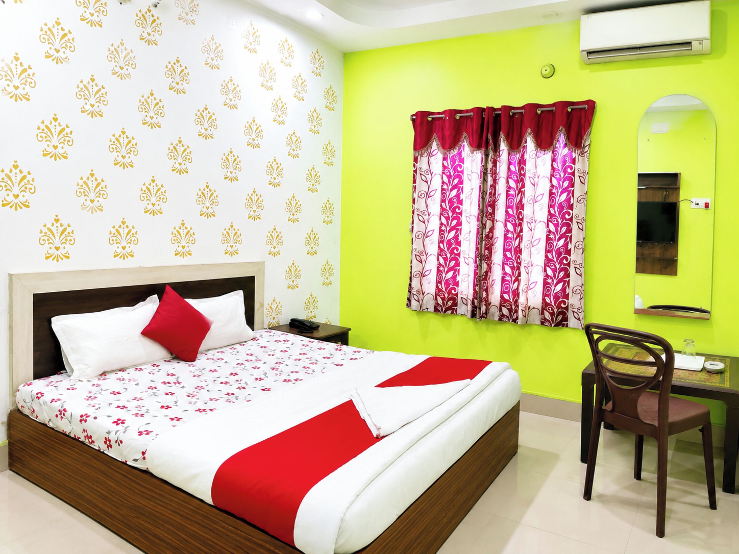 Deluxe Double Room | Hypo-allergenic bedding available, desk, soundproofing, WiFi (free)