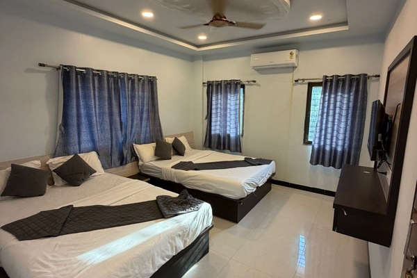 Deluxe Quadruple Room | Desk, WiFi (free)