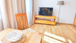 Interior - Modern vacation apartment with kitchen and bathroom between lakes, forests and fields (Blankensee)