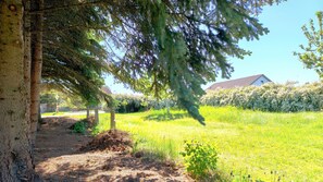 Property grounds - Modern vacation apartment with kitchen and bathroom between lakes, forests and fields (Blankensee)
