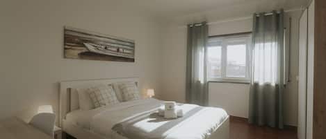 Iron/ironing board, free WiFi, bed sheets