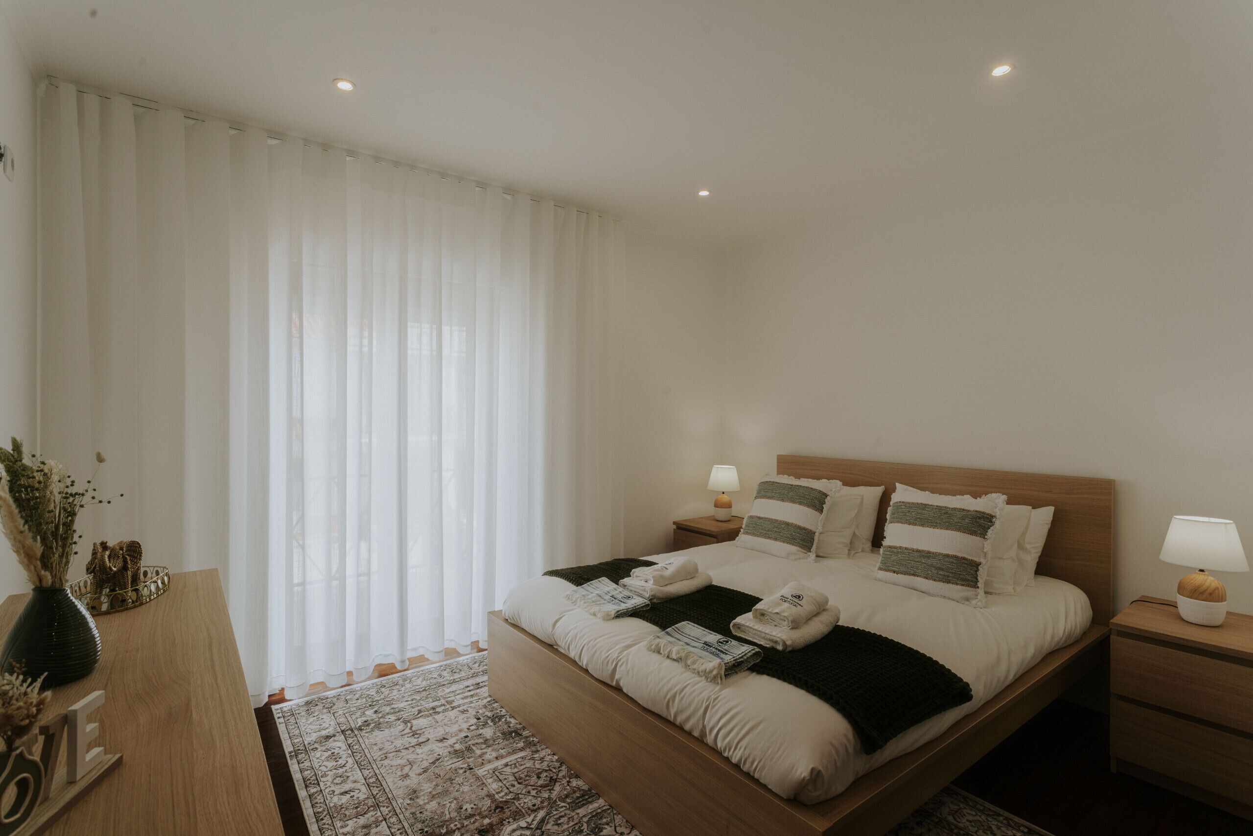 Iron/ironing board, free WiFi, bed sheets