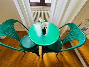 Kamar Double Deluks, balkon, pemandangan kota | Tempat makan