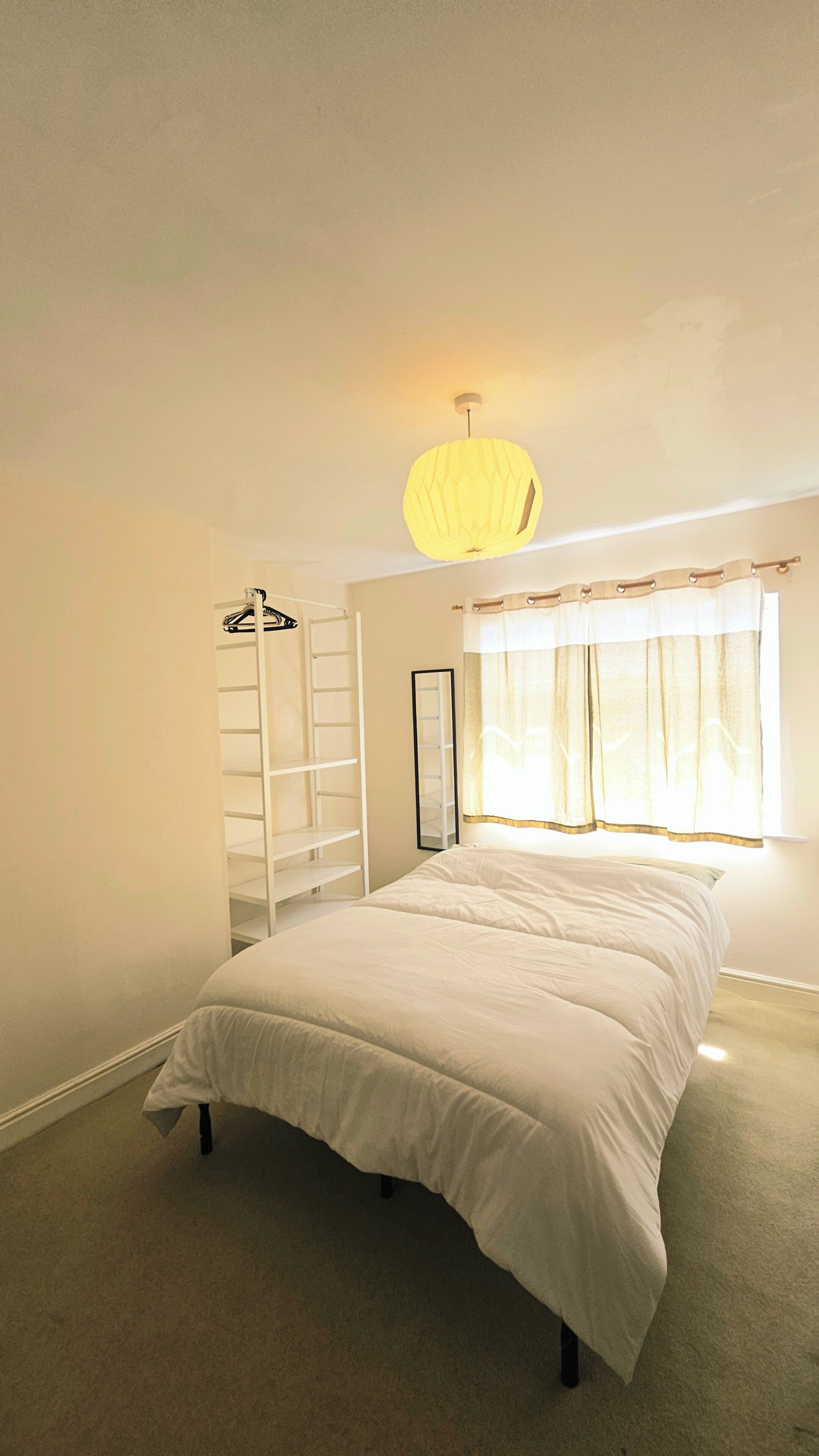 2 bedrooms, internet, bed sheets