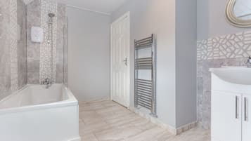 House | 4 bedrooms, Internet
