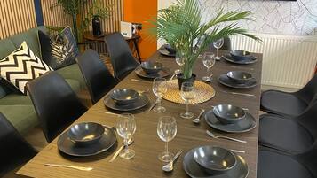 House | 7 bedrooms, Internet