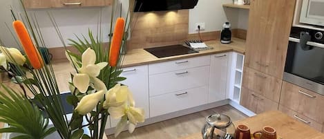 Fridge, microwave, oven, stovetop