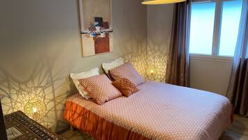 2 bedrooms, desk, iron/ironing board, travel cot