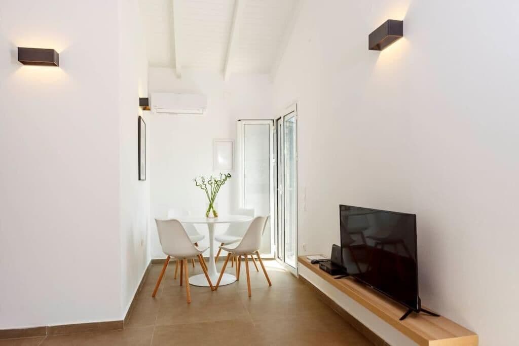 Departamento, balcón, vista al patio | Restaurantes