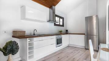 Fridge, oven, stovetop, highchair