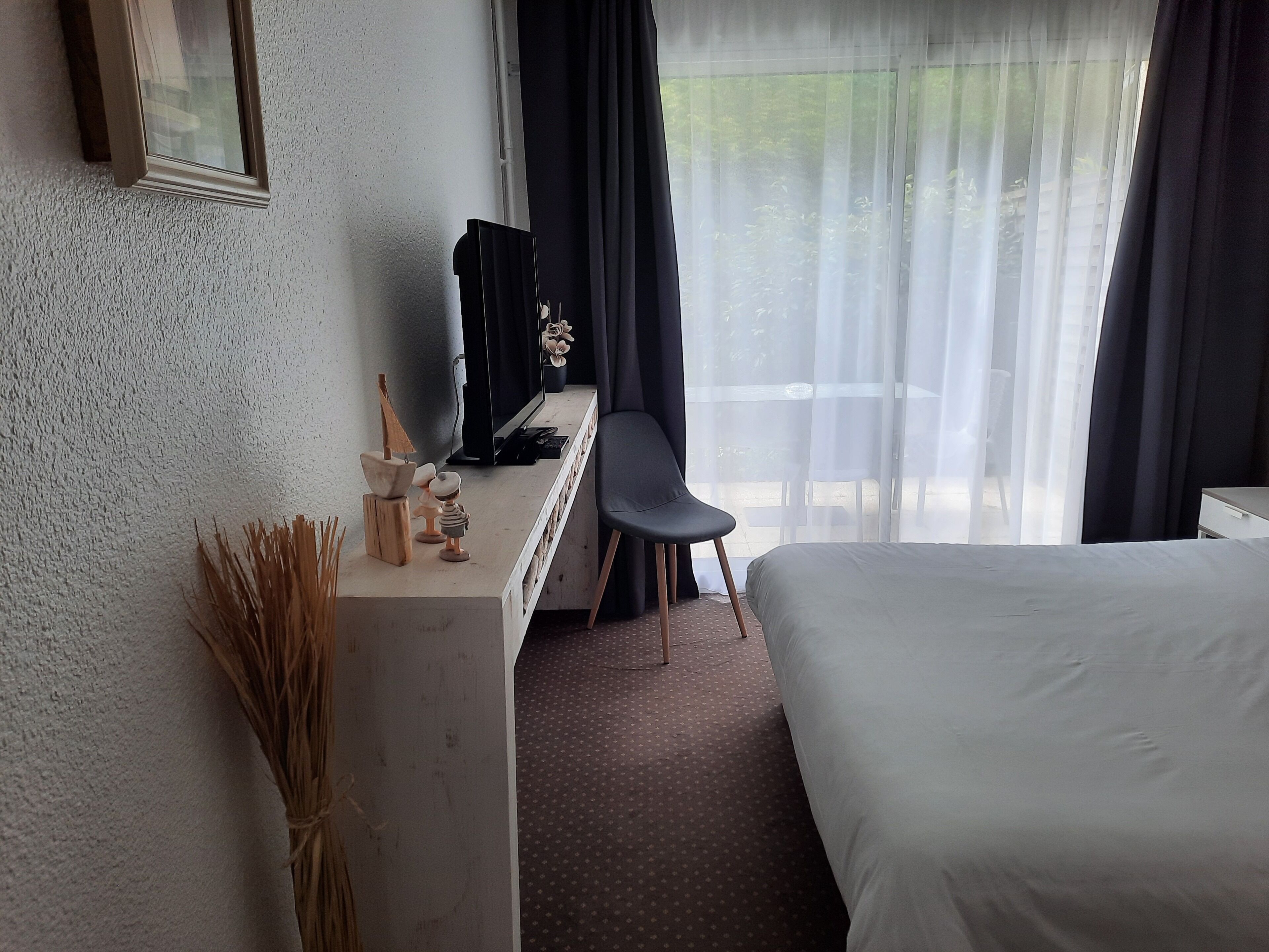 1 bedroom, iron/ironing board, Internet, bed sheets
