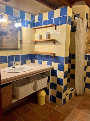 Bathroom - Vrbo Property (Beaumontois en Périgord)