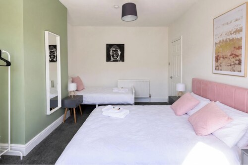 House Sleeps 7 With Wifi
