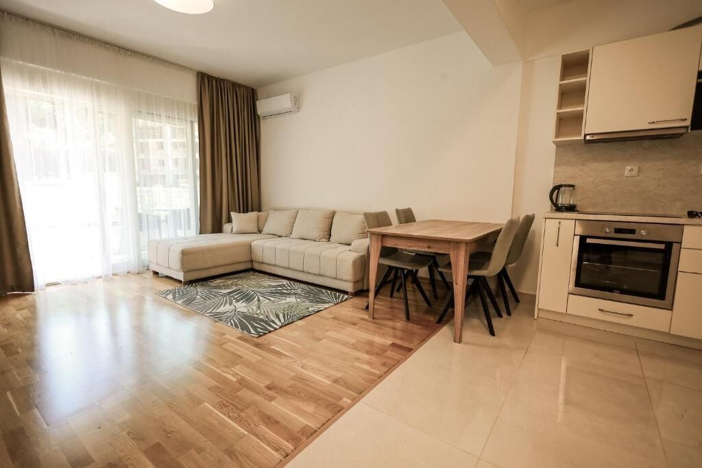Comfort Apartment, Balcony, Mountain View | Living area